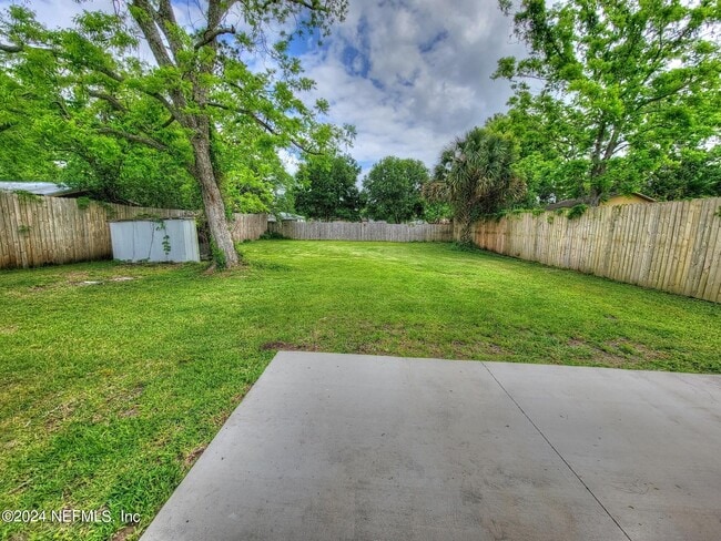 Building Photo - 3919 Skycrest Dr