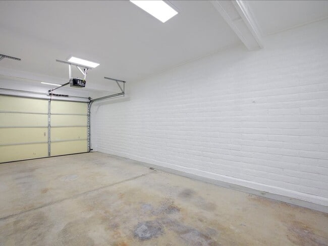 Building Photo - 8551 E Lee Pl