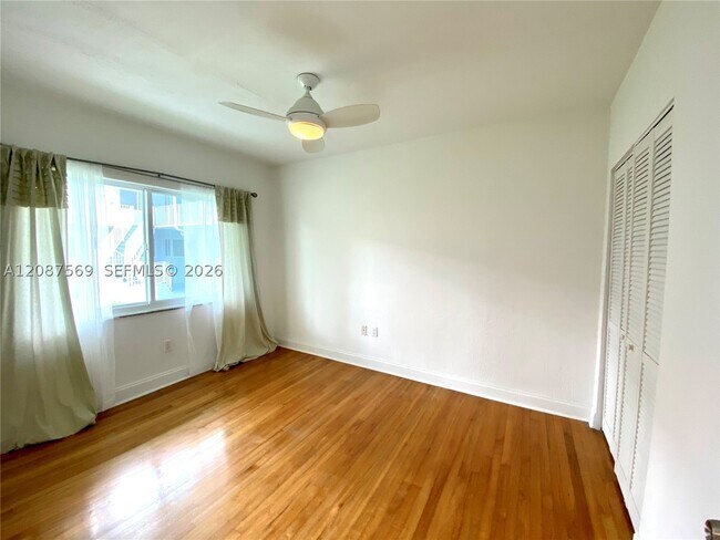 Building Photo - 7207 Bay Dr E