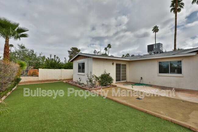 Building Photo - 2334 W Calle Iglesia Ave