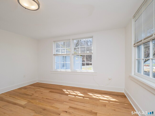 Building Photo - 523 Danbury Rd