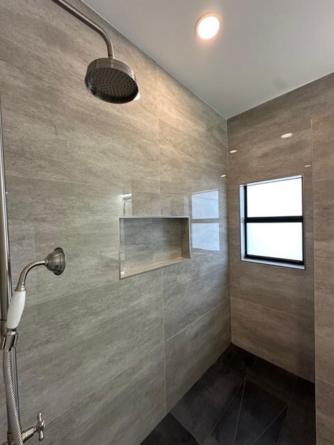 Building Photo - 4208 10th St SW