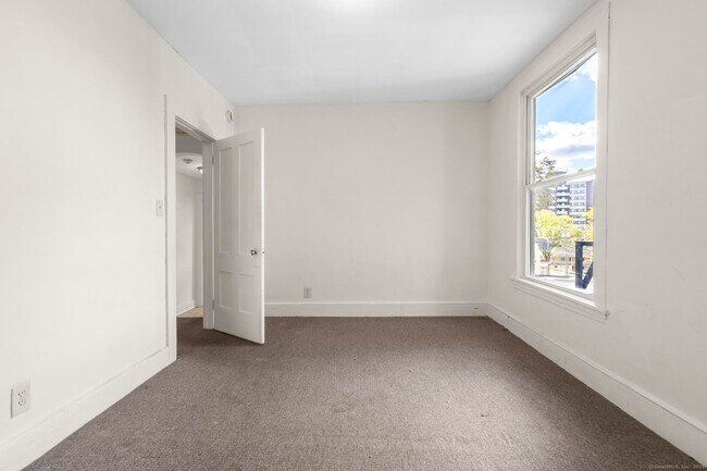 Building Photo - 113 E Main St