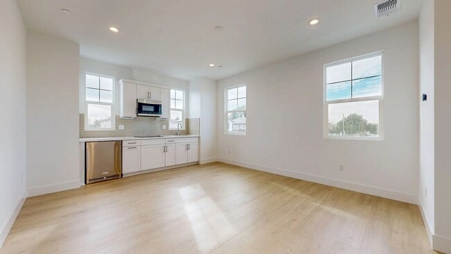 Building Photo - 2782 Sassy St
