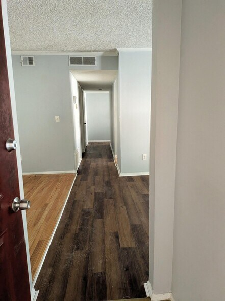 Building Photo - 2711 Huntingdon Chase
