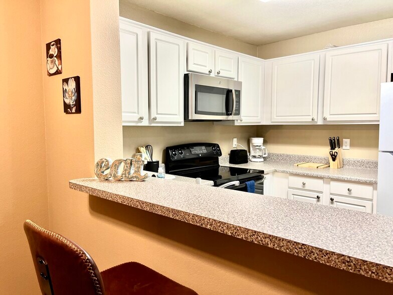 Building Photo - 8889 Caminito Plaza Centro