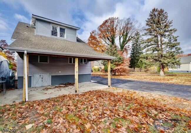 Building Photo - 58 Zeliff Ave