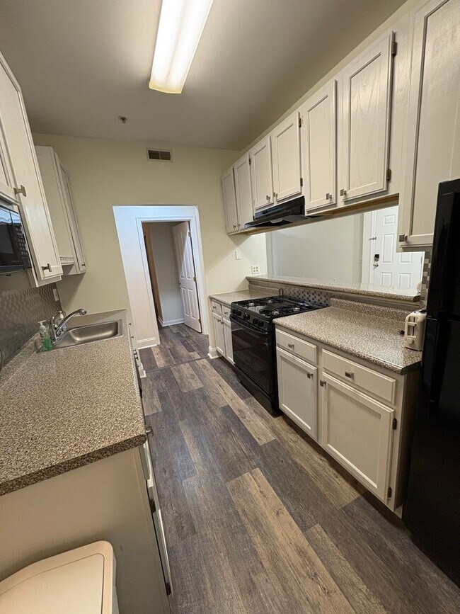 Building Photo - 2702 Waters Edge Dr