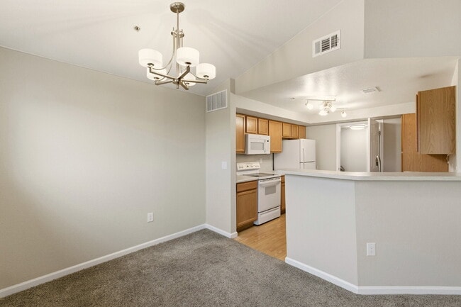 Building Photo - Beautiful 1 Bedroom Condo - Carport, Community and Gym available ASAP!