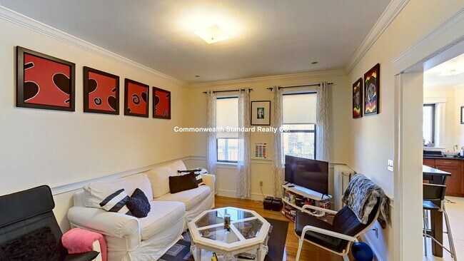 Building Photo - 27 Glenville Ave