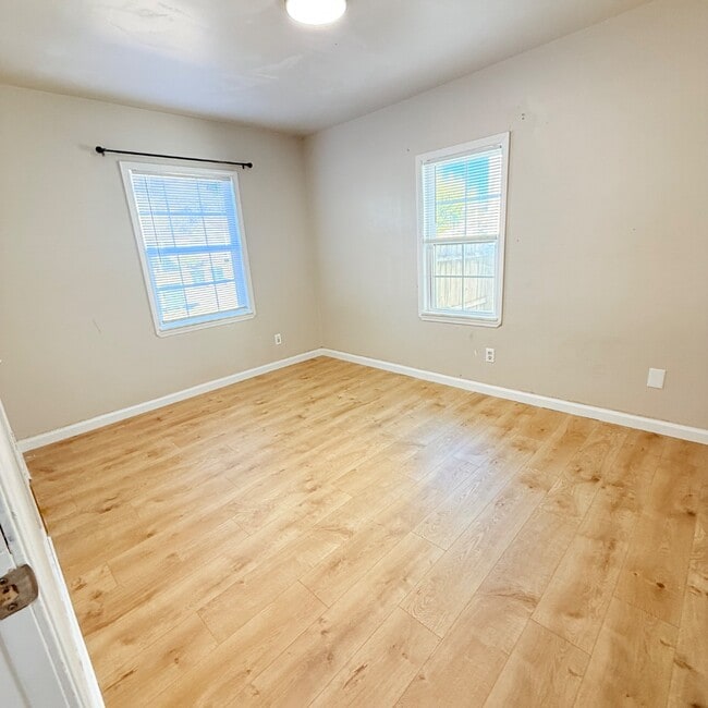 Building Photo - 4004 SE 25th St