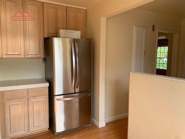 Building Photo - 1385 Ranchita Dr