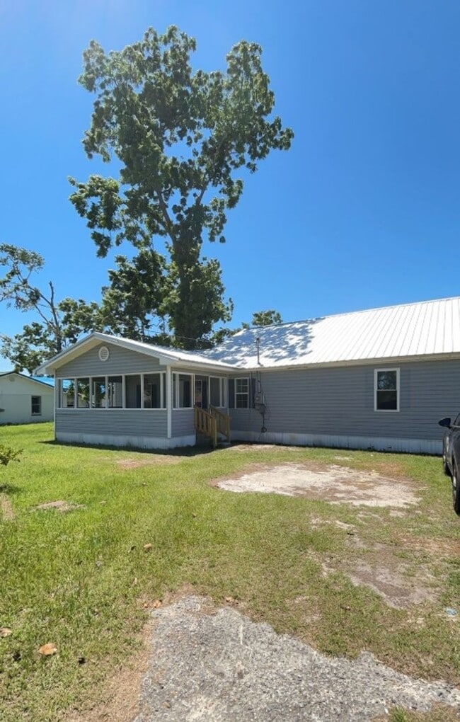 Building Photo - 4 Bed/2 Bath House