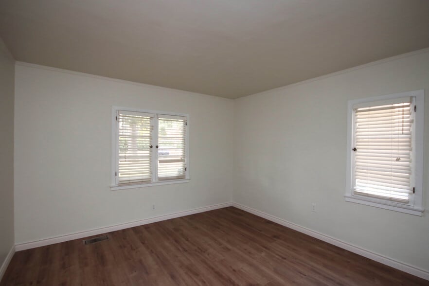 Building Photo - 2350 Marengo Ave