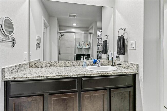 Building Photo - 2322 Sky Crest Dr