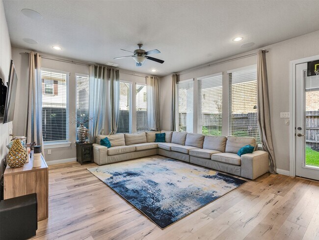 Building Photo - 18324 Parkview Point Dr