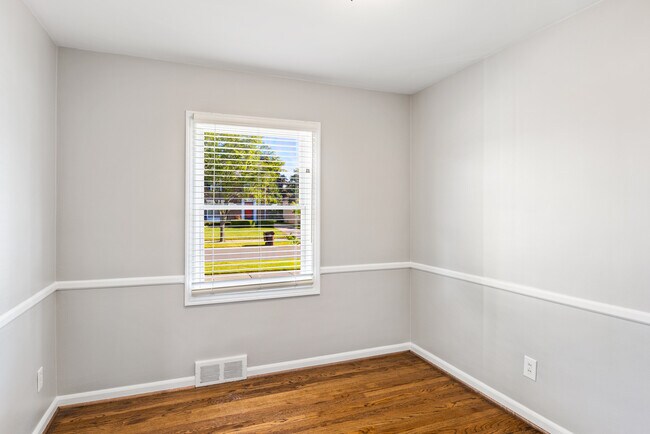 Building Photo - 2087 Allard Ave