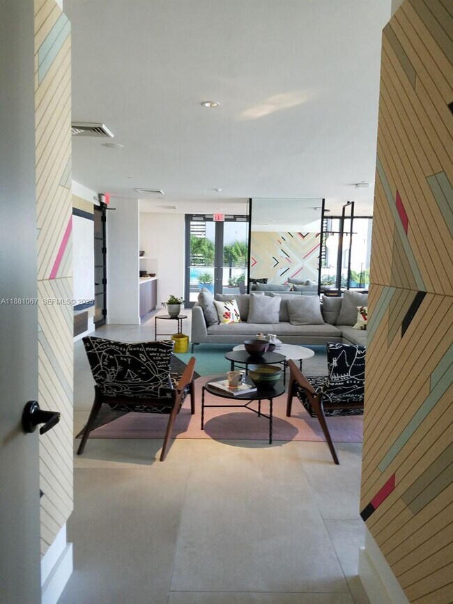 Building Photo - 121 NE 34th St