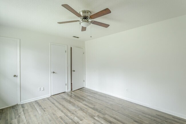 Building Photo - 5770-5772 Taggart Drive
