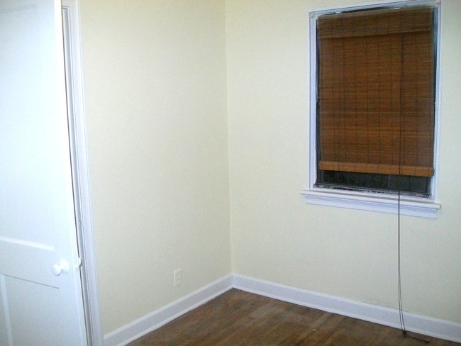 Building Photo - 6416 Kensington Ave