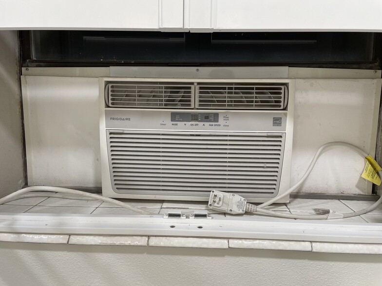 AC in main room - 125 E 1st Ave