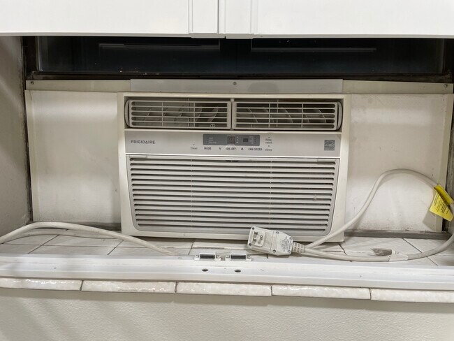 AC in main room - 125 E 1st Ave