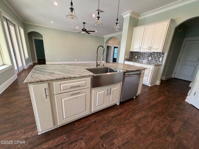 Building Photo - 4528 Tropical Dr