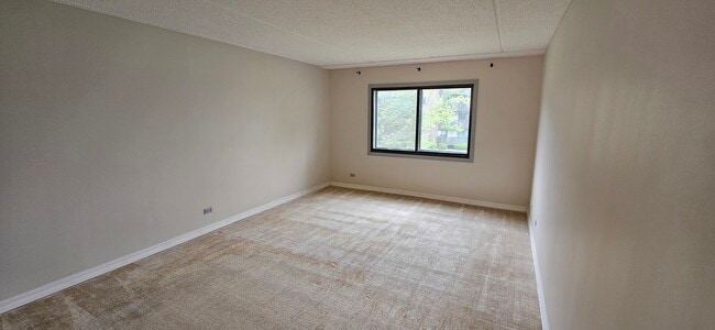 Building Photo - 930 Taylor Dr