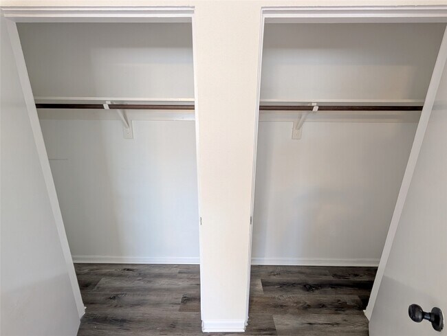 Building Photo - 2101 Fountain View Dr