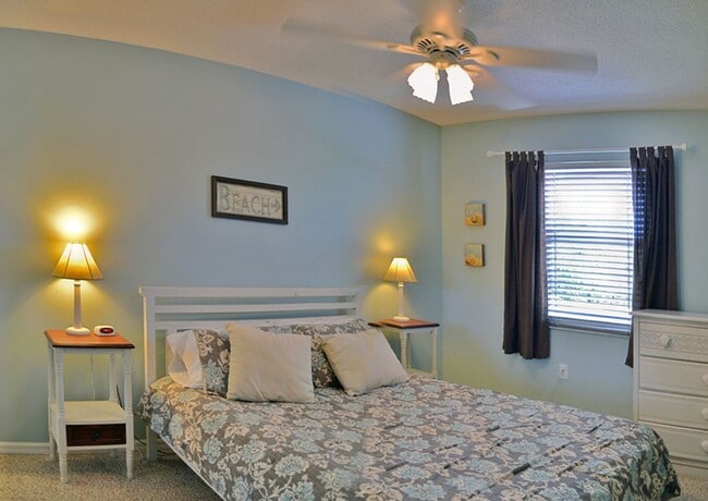 Building Photo - 5157 Sandy Beach Ave