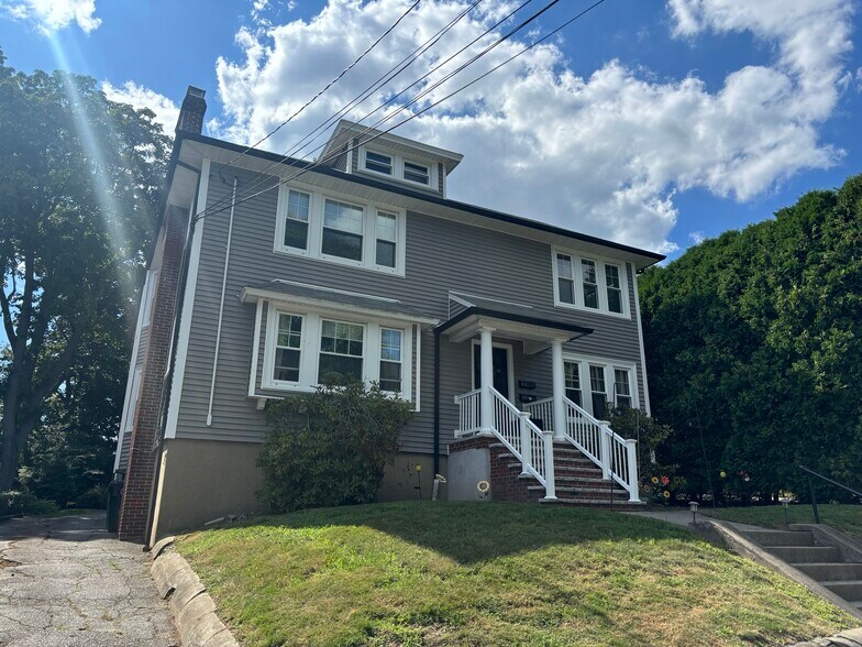 Primary Photo - 18 Adams Ave