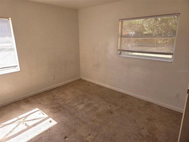 Building Photo - 720 Faber Dr