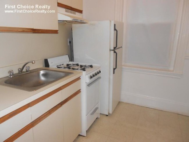 Building Photo - 120 Warren St