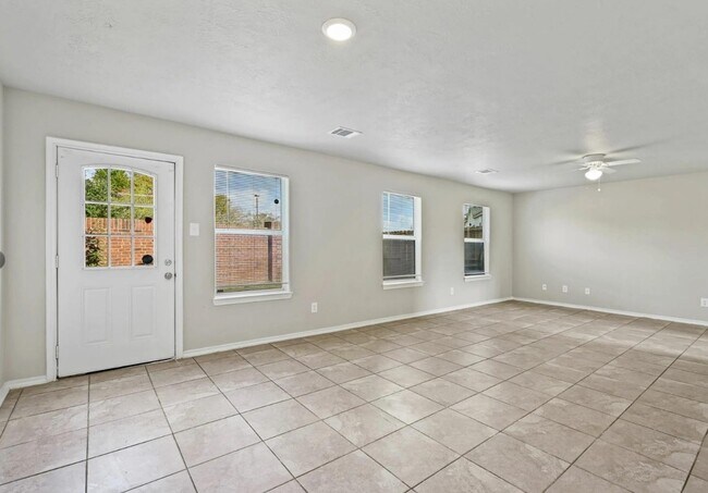 Building Photo - 11902 Clifton Oaks Dr