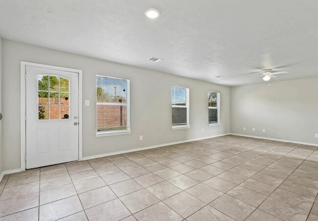 Building Photo - 12035 Clifton Oaks Dr