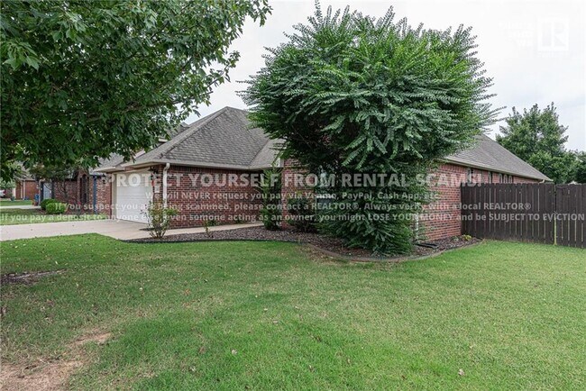 Building Photo - 3800 SW Banbury Dr