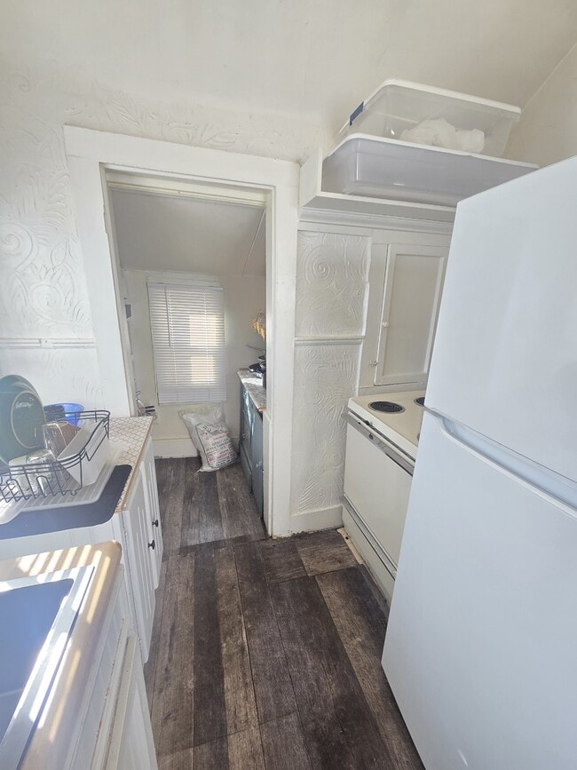 Building Photo - 205 Cheyenne Ave