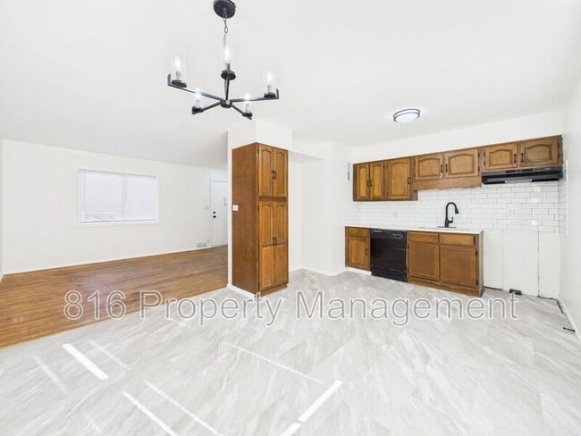 Building Photo - 6903 E 113 Terrace