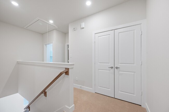 Building Photo - 24402 Colonial Willow Dr