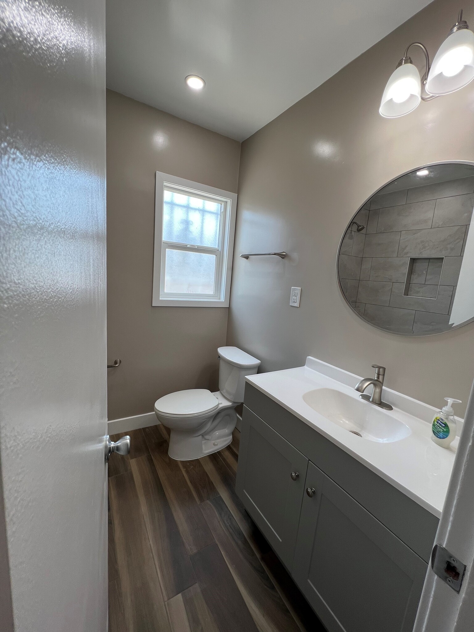 Bath - 9332 S 6th Ave