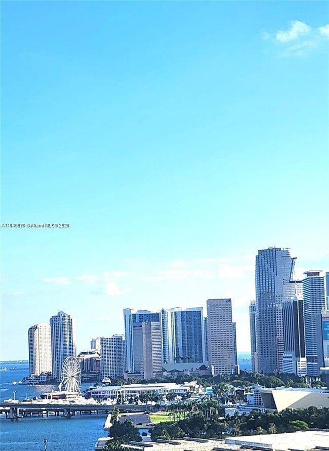 Building Photo - 555 NE 15th St