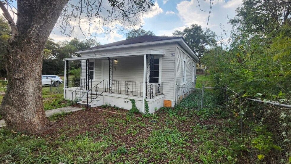 Primary Photo - 1236 Richmond St