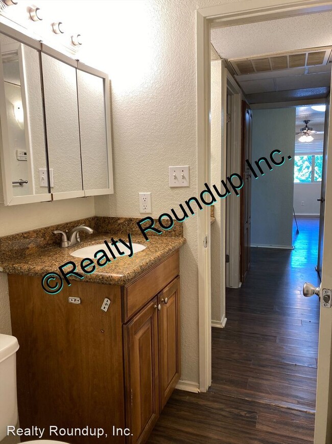 Building Photo - 2 br, 1 bath House - 504 Northbank Ct #88