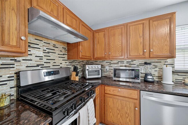 Building Photo - 7762 Eldergrove Ln