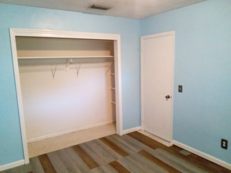 Building Photo - 3695 Dale Ct