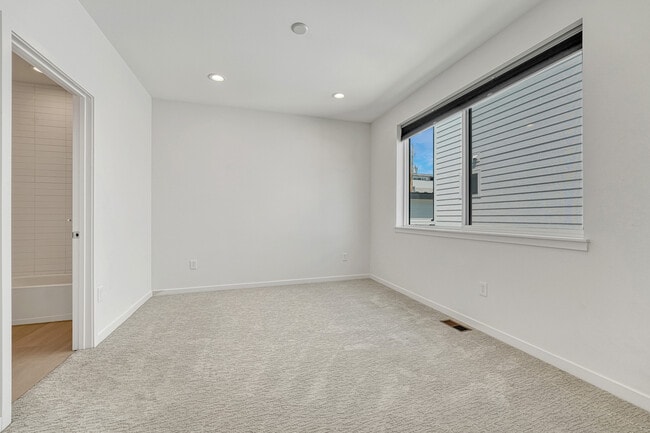 Building Photo - 1231 Newton St