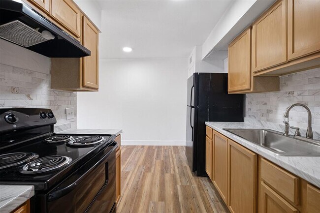 Building Photo - 2217 Mission Hill Dr