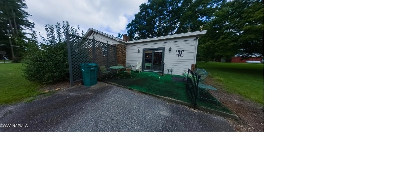 Building Photo - 702 N Elm St
