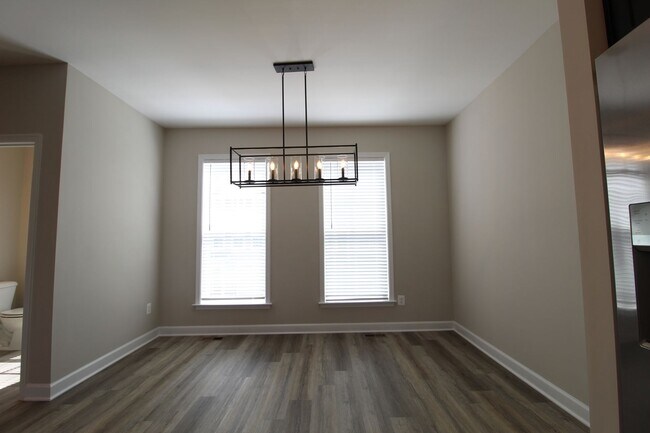 Building Photo - 3 bedroom town home with a finished basement and garage located in popular Preston Lakes