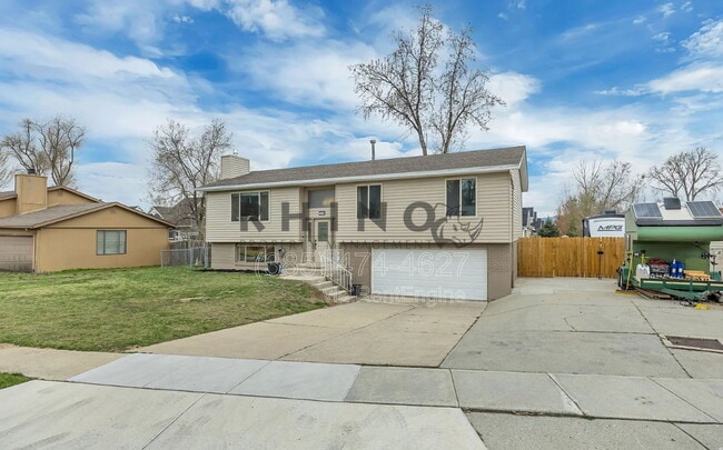 Building Photo - 9218 Laura Anne Wy.